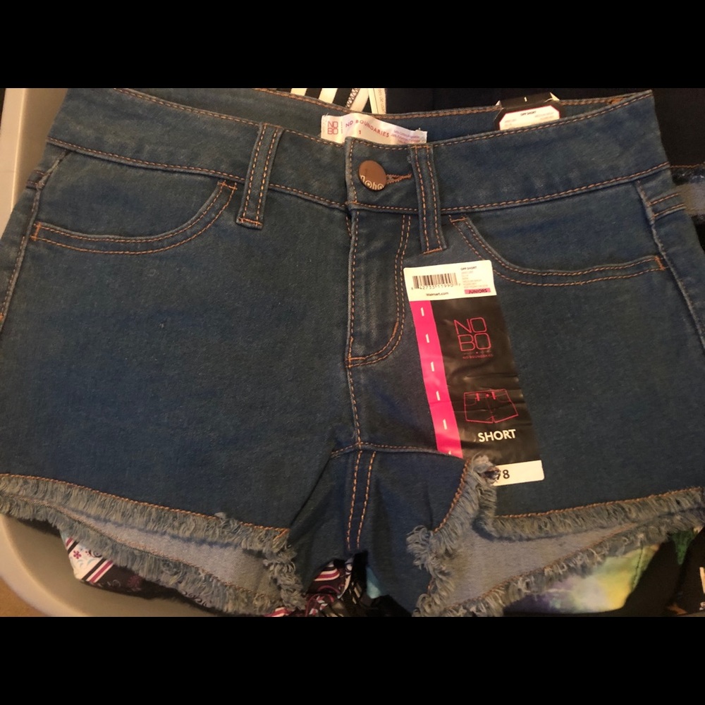 Medium wash shorty shorts